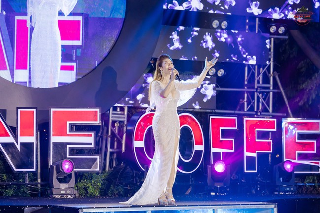 Thu Phương hát mở màn Lễ hội hoa Bách hợp tại Hà Nội - Ảnh 3.