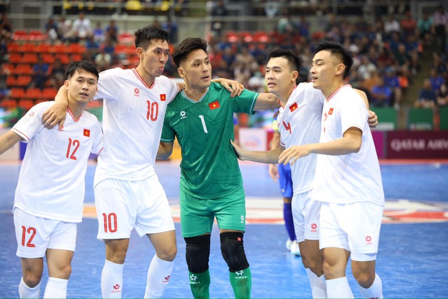 Futsal Việt Nam cùng Thái Lan dắt tay nhau vào tứ kết - Ảnh 2.