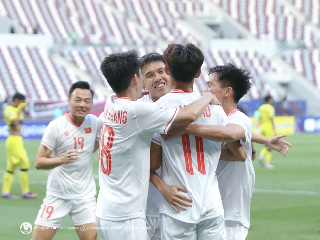 Lịch thi đấu bóng đá hôm nay 23/4: U23 Việt Nam quyết giành ngôi đầu bảng D - Ảnh 7.