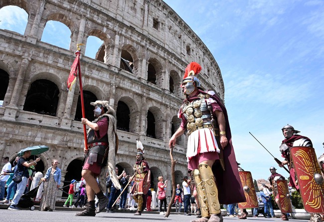 Italy: Tưng bừng lễ hội mừng 'sinh nhật' thành phố Rome 2.777 tuổi - Ảnh 1.