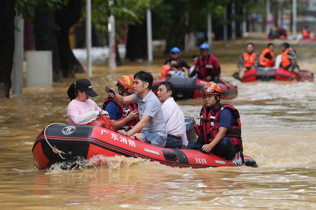 Trung Quốc: Lũ lụt nghiêm trọng tại tỉnh Quảng Đông, 11 người mất tích - Ảnh 2.