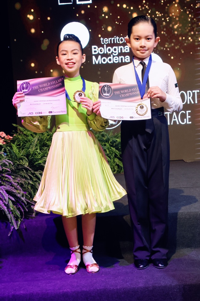 Chuẩn con nhà nòi, con trai Khánh Thi - Phan Hiển lần thứ  2 vô địch dancesport thế giới - Ảnh 5.