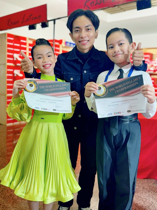 Chuẩn con nhà nòi, con trai Khánh Thi - Phan Hiển lần thứ  2 vô địch dancesport thế giới - Ảnh 1.