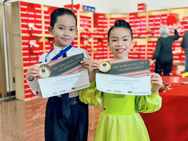 Chuẩn con nhà nòi, con trai Khánh Thi - Phan Hiển lần thứ  2 vô địch dancesport thế giới - Ảnh 2.
