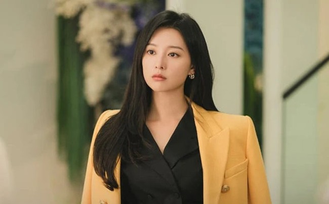 Vai diễn của Kim Ji Won trong 'Nữ hoàng nước mắt' ban đầu được 'nhắm' cho siêu sao K-pop này - Ảnh 5.