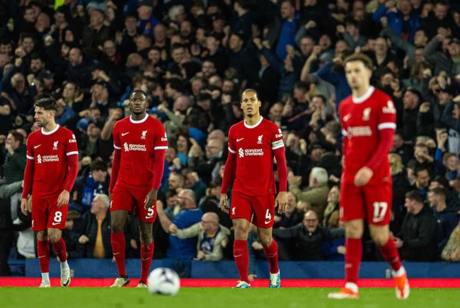 Liverpool thua sốc derby, hụt hơi trong cuộc đua vô địch Ngoại hạng Anh - Ảnh 3.