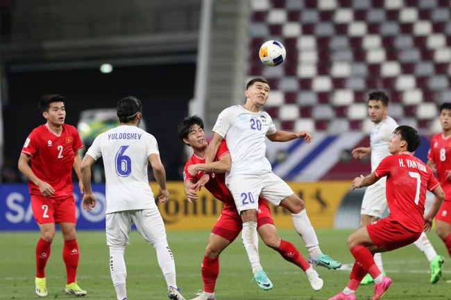 Báo Indonesia chê bai U23 Việt Nam (áo đỏ) sau khi bị loại ở tứ kết giải U23 Châu Á 2024