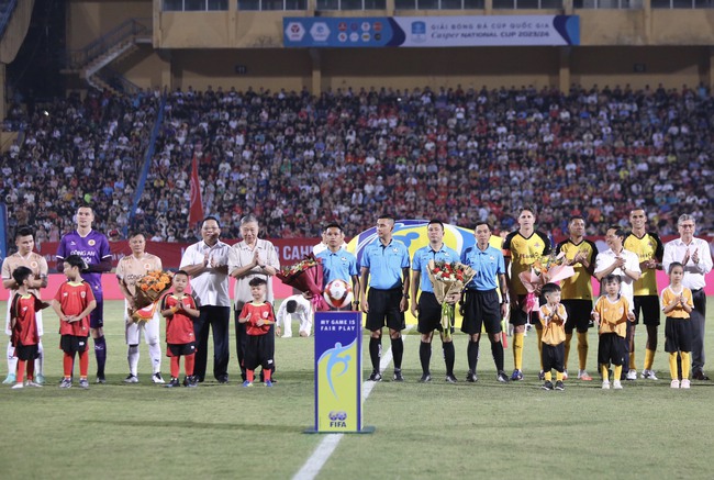 CAHN tung đội hình cực mạnh, Rivaldo và đồng đội Brazil bất lực trước nhà vô địch V-League - Ảnh 3.