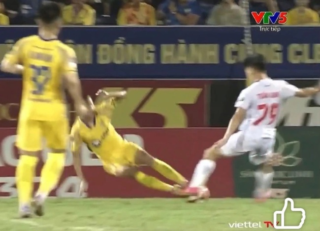 Tin nóng bóng đá Việt 3/4: Đối thủ U23 Việt Nam thiếu ngôi sao, VFF phạt hàng loạt cầu thủ - Ảnh 3.