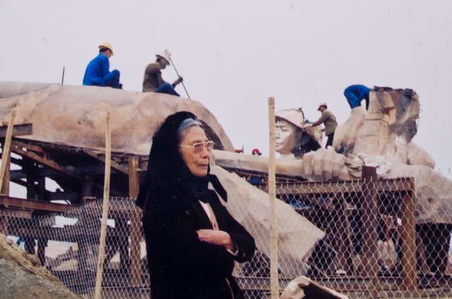 Cuộc sống sau ống kính: Mẹ tôi lên Điện Biên - Ảnh 2.