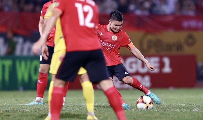 Quang Hải đá phạt thành bàn giúp CAHN chiếm vị trí thứ 2, trở lại cuộc đua vô địch V-League - Ảnh 2.