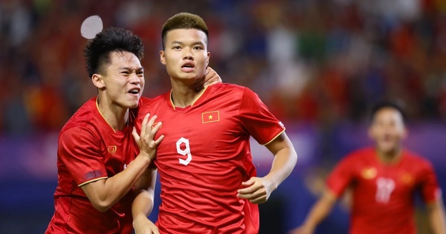 U23 Việt Nam tổn thất dù chưa thi đấu, HLV Hoàng Anh Tuấn gọi gấp Văn Tùng bổ sung - Ảnh 2.