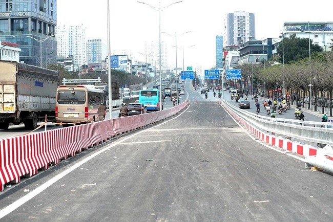 Hà Nội cấm xe đạp, xe thô sơ, đi bộ trên 2 cầu vượt Mai Dịch mới xây dựng - Ảnh 1.