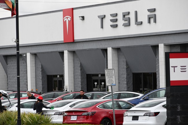 Robotaxi của Tesla sẽ ra mắt vào tháng 8 - Ảnh 1.