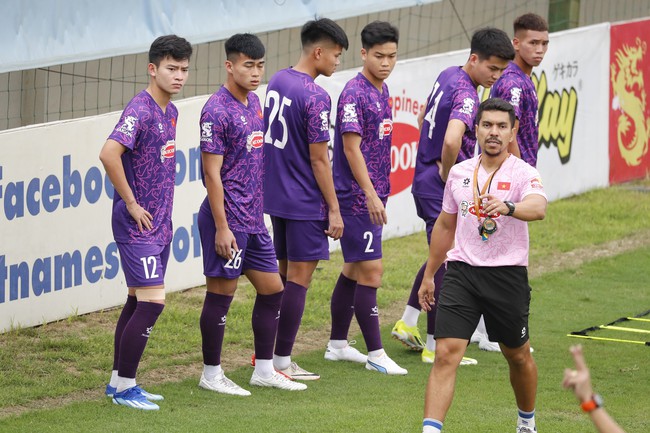 HLV Hoàng Anh Tuấn và nỗi lo hàng thủ của U23 Việt Nam - Ảnh 2.