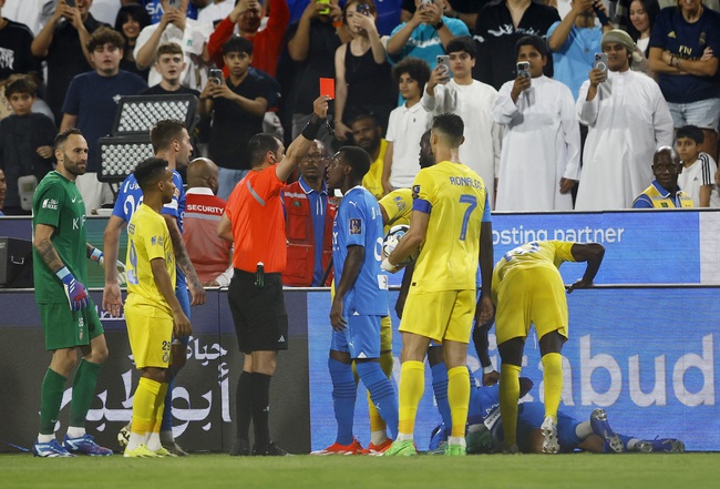 Cầu thủ Ả Rập Xê Út khiến Ronaldo lĩnh thẻ đỏ, từng khiêu khích Messi, giật tóc Son Heung-min - Ảnh 2.