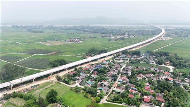 Dự kiến hoàn thành đồng bộ cao tốc Diễn Châu - Bãi Vọt trong tháng 6/2024 - Ảnh 1.