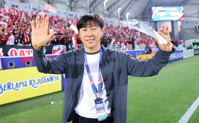Bất ngờ với mức lương mới của HLV Shin Tae Yong tại Indonesia, vượt xa hai HLV gần nhất của Việt Nam - Ảnh 2.