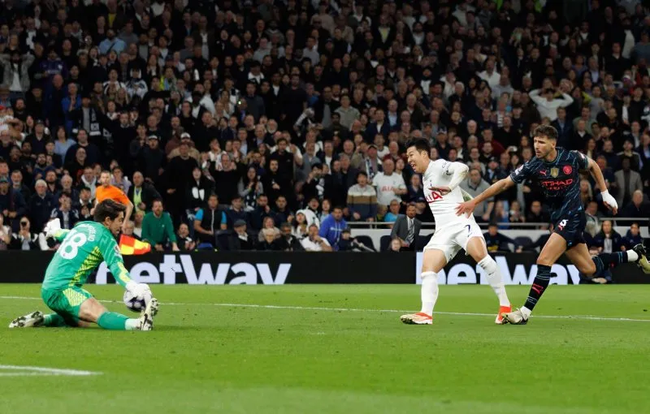 Pep Guardiola ngã ngửa sau khoảnh khắc định đoạt mùa giải, Man City tiến sát chức vô địch khi thắng Tottenham 2-0 nhờ Haaland - Ảnh 3.