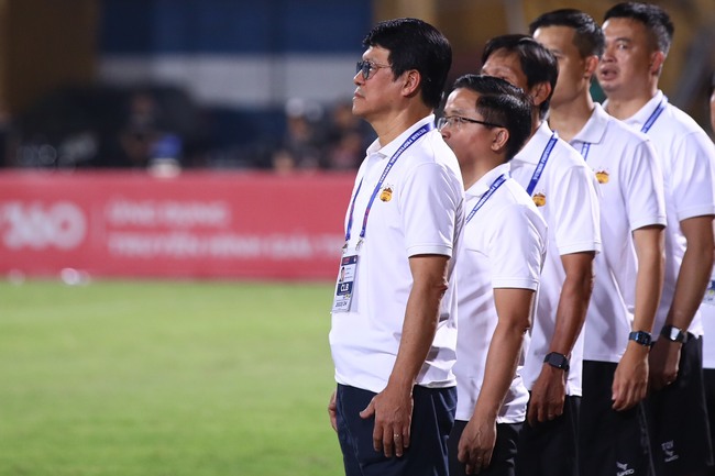 Tin nóng bóng đá Việt 14/5: HLV Vũ Tiến Thành tiếc vì HAGL bỏ phí tài năng, thuyền trưởng Hà Tĩnh nhắc tới vụ 5 cầu thủ bị bắt - Ảnh 2.