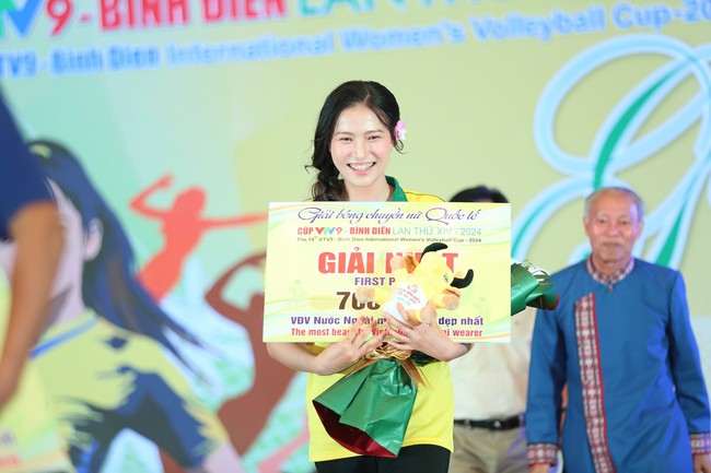Trần Thị Thanh Thúy và đồng đội nhận giải thưởng hàng chục triệu đồng, lộ diện Hoa khôi áo dài ở Cúp VTV9-Bình Điền - Ảnh 2.