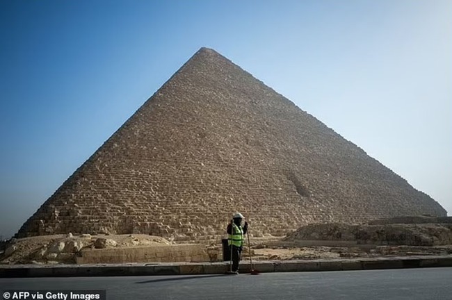 'Lối vào' bí ẩn dưới lòng đất gần Đại kim tự tháp Giza khiến các nhà khảo cổ bối rối - Ảnh 5.