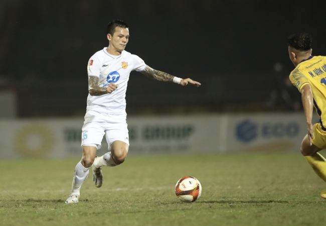 Bị Nam Định gạch tên ở giai đoạn 2 V-League, cựu trung vệ HAGL làm điều gây bất ngờ - Ảnh 2.