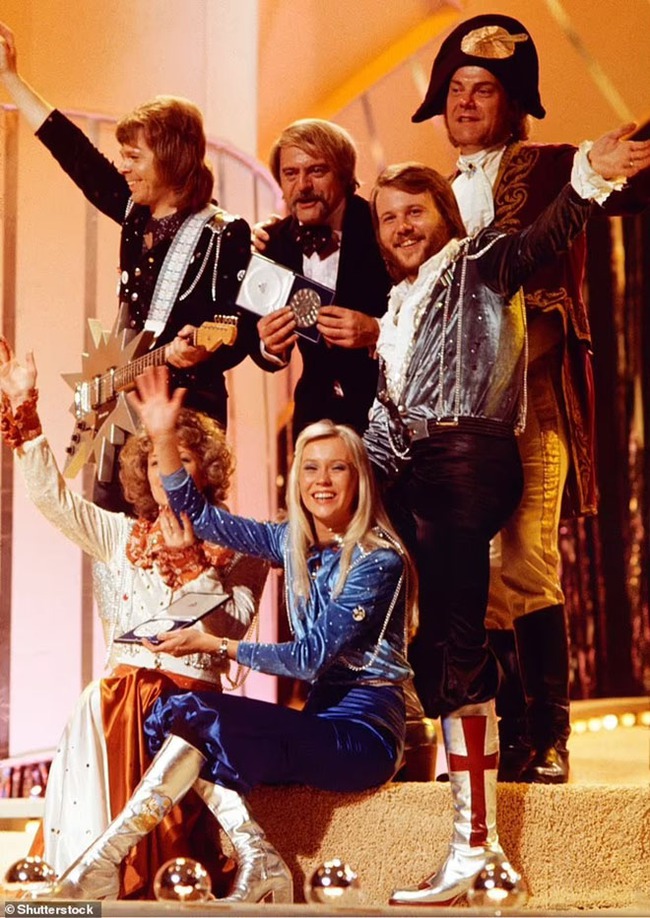 (Bài đăng Chủ nhật) ABBA 50 năm sau chiến thắng Cuộc thi Ca khúc Eurovision: Hôn nhân đổ vỡ, bi kịch gia đình… - Ảnh 1.