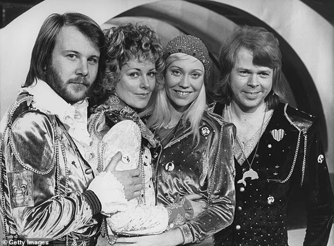 (Bài đăng Chủ nhật) ABBA 50 năm sau chiến thắng Cuộc thi Ca khúc Eurovision: Hôn nhân đổ vỡ, bi kịch gia đình… - Ảnh 4.