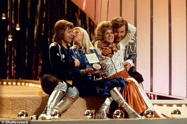 (Bài đăng Chủ nhật) ABBA 50 năm sau chiến thắng Cuộc thi Ca khúc Eurovision: Hôn nhân đổ vỡ, bi kịch gia đình… - Ảnh 8.