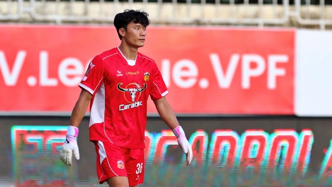 Tin nóng bóng đá Việt 17/5: Cầu thủ Việt kiều trở về Việt Nam ký hợp đồng, vợ Kiatisuk tiết lộ lý do chồng rời CAHN - Ảnh 5.