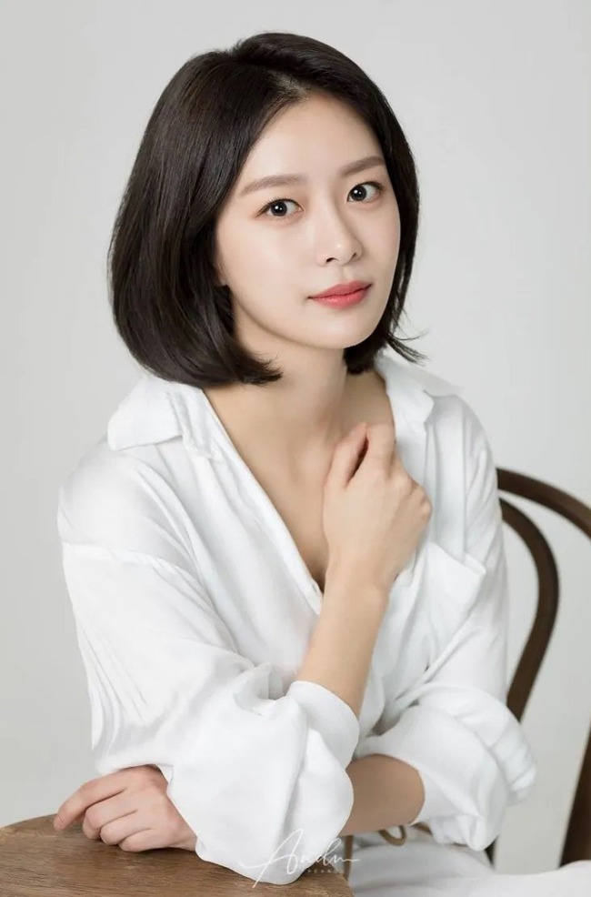 Song Da Eun bị chỉ trích nặng nề sau khi tiếp tục ám chỉ đang hẹn hò với Jimin BTS - Ảnh 1.