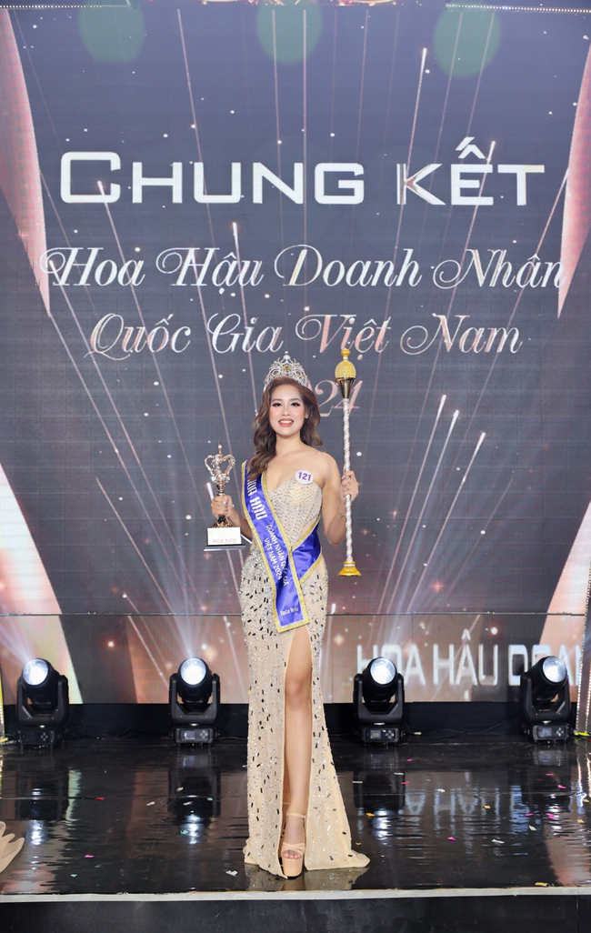 Doanh nhân Nguyễn Thị Tuyết Hồng đăng quang Hoa hậu Doanh nhân Quốc gia Việt Nam 2024 - Ảnh 5.