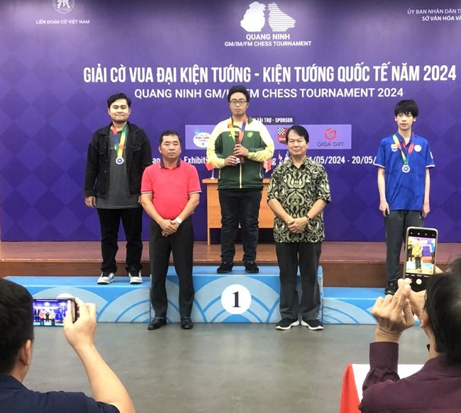 Kỳ thủ Phạm Trần Gia Phúc vô địch và giành chuẩn Đại kiện tướng quốc tế tại giải cờ vua quốc tế Quảng Ninh - Ảnh 2.