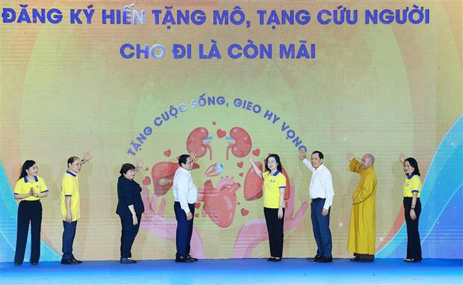 Thủ tướng Phạm Minh Chính kêu gọi mọi người dân Việt Nam đăng ký hiến tạng - gieo mầm sự sống - Ảnh 1.