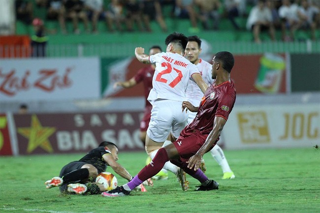 Đình Triệu nói cho rõ về việc mất trí nhớ, chuột rút toàn thân khi ra sân tại V-League - Ảnh 2.