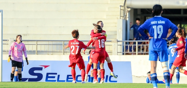 Ngôi sao đội tuyển quốc gia toả sáng, Hà Nội 1 hạ đương kim Á quân giải bóng đá nữ VĐQG - Ảnh 1.