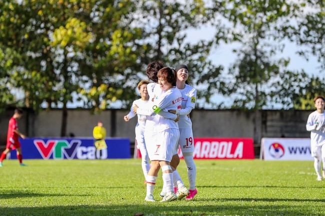 Ngôi sao đội tuyển quốc gia toả sáng, Hà Nội 1 hạ đương kim Á quân giải bóng đá nữ VĐQG - Ảnh 3.
