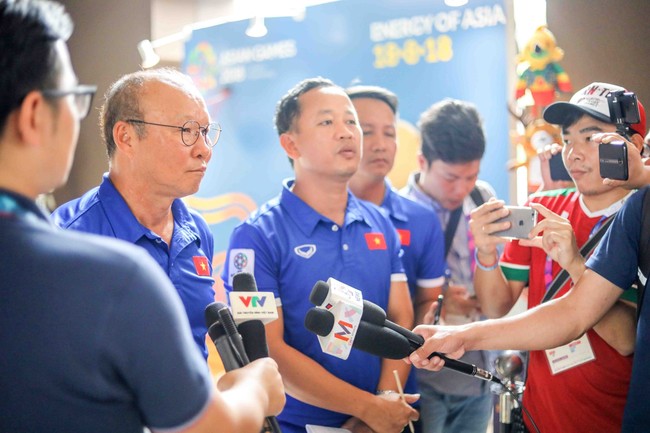 Tin nóng bóng đá Việt 2/5: Báo Trung Quốc tin ông Kim Sang Sik giúp ĐT Việt Nam hồi sinh, HLV Đức Thắng lo V-League làm hại ĐTQG - Ảnh 5.