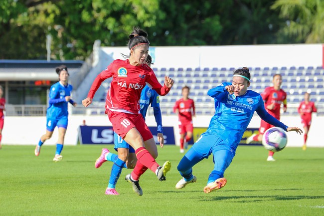Ngôi sao đội tuyển quốc gia toả sáng, Hà Nội 1 hạ đương kim Á quân giải bóng đá nữ VĐQG - Ảnh 2.