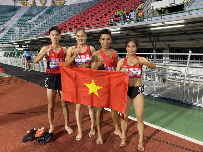 Đội tiếp sức 4x400m hỗn hợp giành HCĐ châu Á, lập kỷ lục quốc gia mới - Ảnh 2.