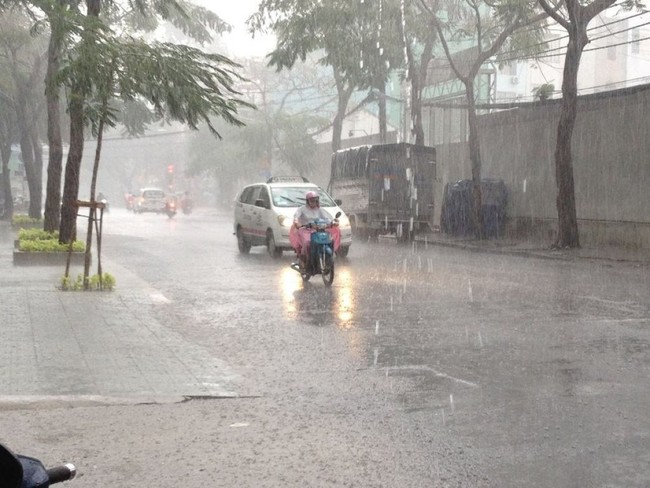 Cảnh báo mưa đá, lốc sét tại Trung Bộ, Tây Nguyên và Nam Bộ - Ảnh 1.