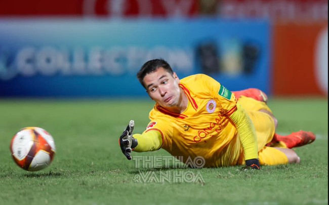 Filip Nguyễn mất suất bắt chính ở V-League sau khi thủng lưới 10 bàn và mắc nhiều sai lầm ở chuỗi trận đáng quên - Ảnh 3.