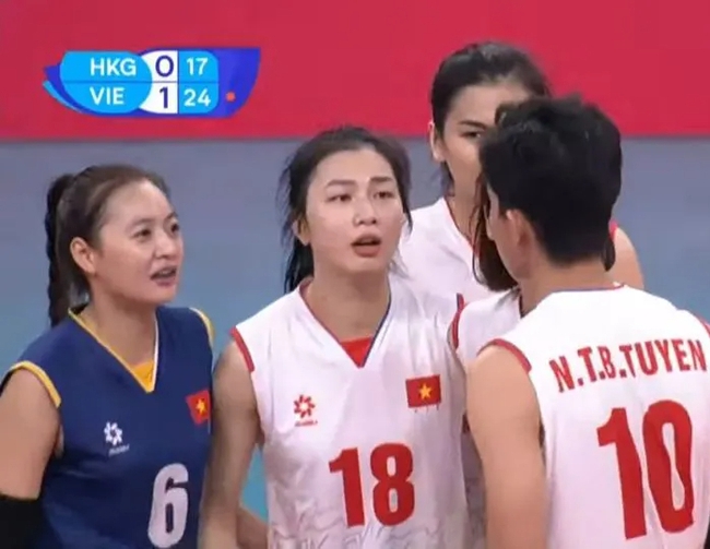 HLV Tuấn Kiệt liên tục thử nghiệm, bóng chuyền nữ Việt Nam vẫn thắng dễ trận ra quân AVC Challenge Cup 2024 - Ảnh 2.