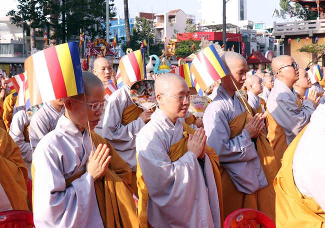 Đại lễ Phật đản Phật lịch 2568: Lan tỏa tình yêu thương và thông điệp hòa bình - Ảnh 3.