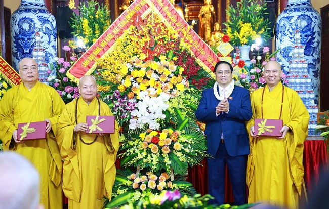 Thủ tướng Phạm Minh Chính chúc mừng Đại lễ Phật đản Phật lịch 2568 - Ảnh 2.