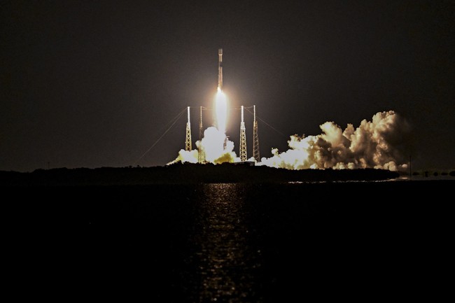 SpaceX phóng loạt vệ tinh do thám đầu tiên cho Mỹ - Ảnh 1.