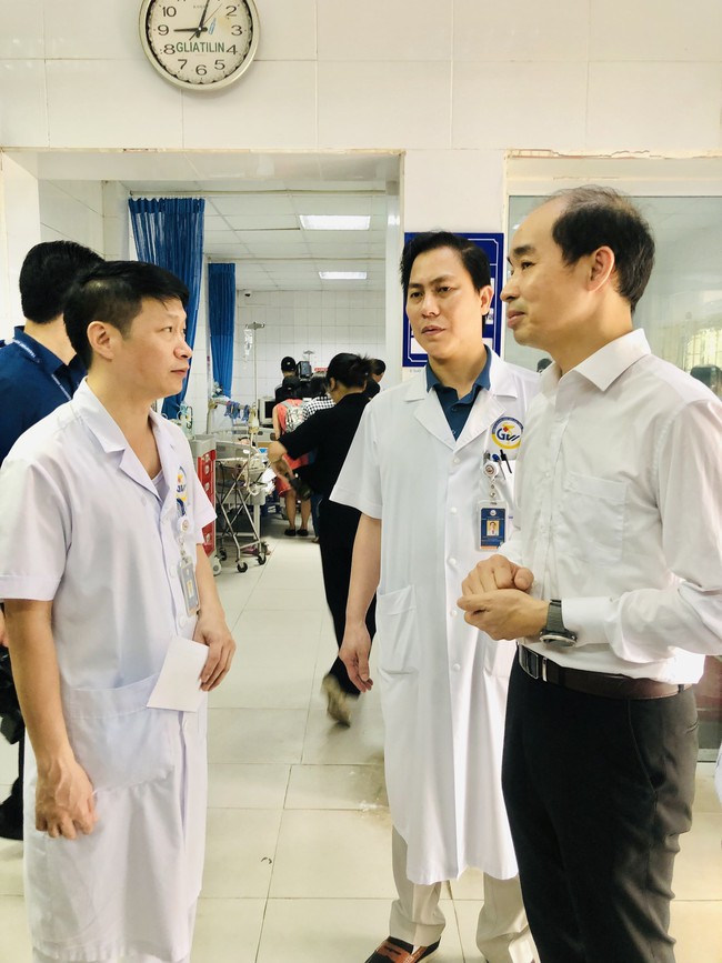 Vụ cháy tại Cầu Giấy, Hà Nội: Huy động thầy thuốc giỏi cứu chữa nạn nhân - Ảnh 1.