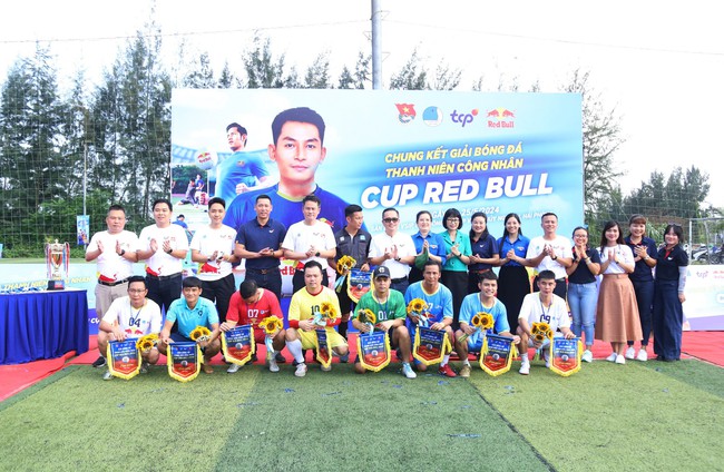 8 đội bóng tranh tài tại vòng chung kết Giải bóng đá Thanh niên công nhân Cup Red Bull 2024
 - Ảnh 1.