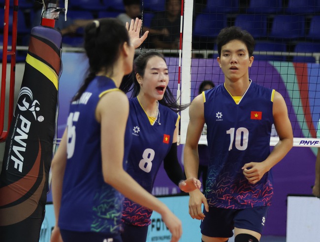 越南女排在2024年AVC挑戰盃比賽中以3比1擊敗哈薩克隊。